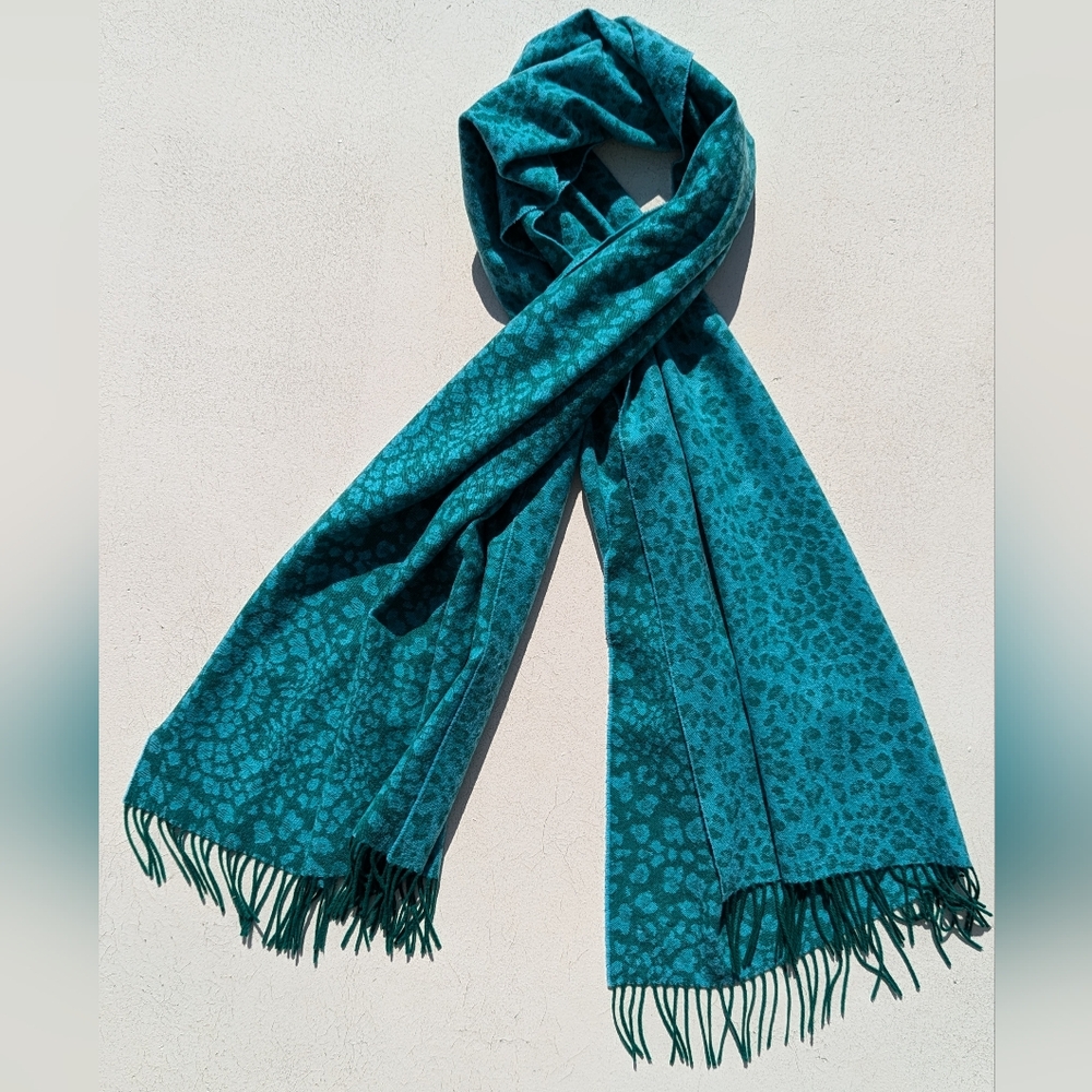 Johnstons of Elgin | 100% Cashmere Turquoise Green Animal Pattern Shawl Scotland